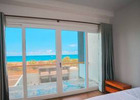 Goalie Beachfront Resort 4