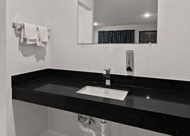 Rodeway Inn Palestine 5