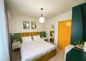 Room-three Doors Apartments, Papaya 1-be 3