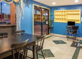 Days Inn by Wyndham Bastrop 2