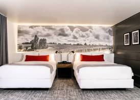 Vinland Hotel and Lounge 5