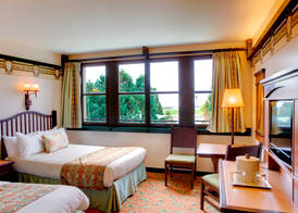 Disney Sequoia Lodge + Tickets 3