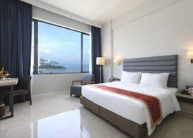 Hompton Hotel by the Beach 5
