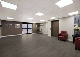 Suburban Studios Milwaukee Airport 5