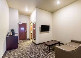 Cobblestone Hotel & Suites Hartford 5