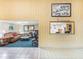 Super 8 by Wyndham Bentonville 2
