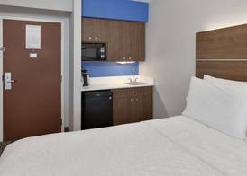 Holiday Inn Express & Suites IRVING CONV CTR - LAS COLINAS by IHG 2