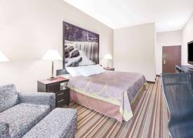 Super 8 by Wyndham Monett 4