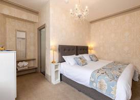 2 Cambridge Villas B & B 4