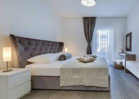 Shell Luxury Residences with Pool and Whirlpool 3