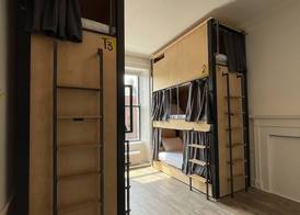 Leevin Hostel George 3