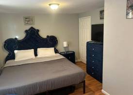 Grove 3- King Bed with Private Bathroom 2