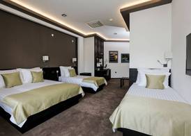 Garni Hotel Zen free parking 5