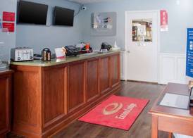 Econo Lodge Inn & Suites Sandusky South 2