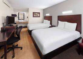 Travelodge by Wyndham Peoria 4