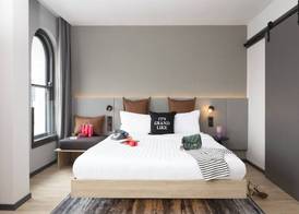 Moxy Cork 5
