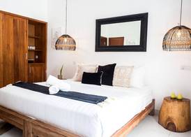 Ohana's Beachfront Resort & Beach Club 4