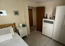 Stunning 3-bed Apartment in Croydon 4