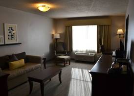 Country Inn & Suites by Radisson, Gurnee, IL 4