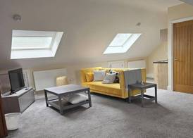 1 Bed Loft - Sleeps 2 - Parking - Wifi 2