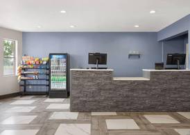Days Inn by Wyndham Rawlins 4