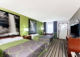 Super 8 by Wyndham Clarksville Northeast 4