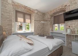 Studios Kadena Trogir - 18th century stone house 5