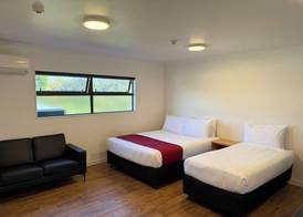 Uni Motel 5