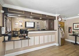 Lemon Tree Hotel and Suites 3