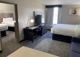 Days Inn & Suites by Wyndham Tahlequah 5