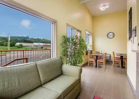 Econo Lodge Marion I-81 5