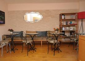 Three Apples Suites and Hotel 2
