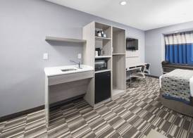 Microtel Inn & Suites by Wyndham Bethel/Danbury 4