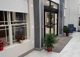 La Quinta Inn & Suites by Wyndham Lake George 4