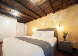 Navona Jacuzzi Apartment 4