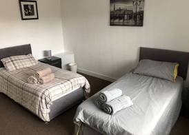 Lovely 2-bed Apartment in Solihull 2