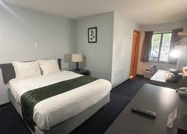 Pictured Rocks Inn and Suites 5