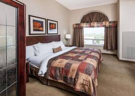 Canalta Hotel High River 3