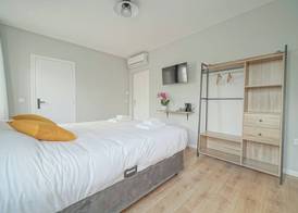 Hotel Trianon Saint Ouen 5