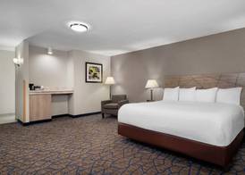 Baymont by Wyndham Waukesha 5