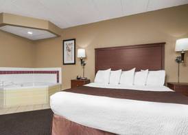 AmericInn by Wyndham Lake City 5