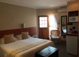 A La Martha's Air-Port Guest House 2