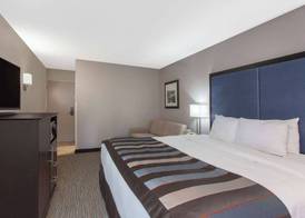 Wingate by Wyndham Charleston Coliseum 5