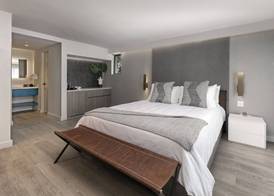 La Jolla Cove Suites 5