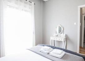 Modern apt with Increbilbe Athens Views 4