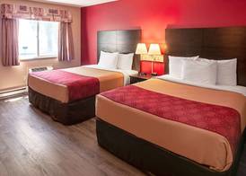 Econo Lodge Menomonie On The Bay 4