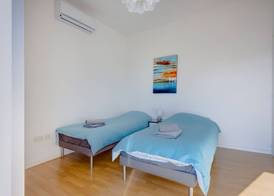 Modern Seaview Apartment, Top Location 3