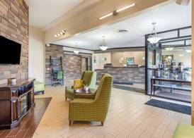 Quality Inn & Suites Delaware South 5