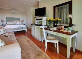 The Hamptons Guest House 5