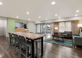 WoodSpring Suites San Antonio UTSA - Medical Center 4